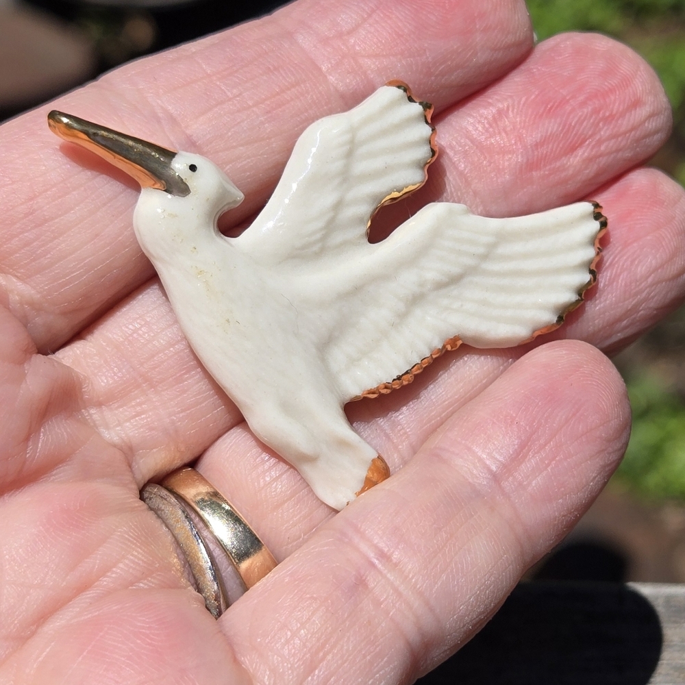 Porcelain & Gold Vintage Collectible RARE Pelican Brooch 2" - Picture 3 of 5